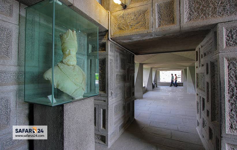 معماری آرامگاه نادرشاه افشار
