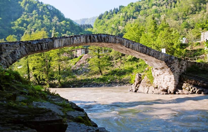آبشار ماخونتستی باتومی گرجستان